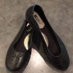 Black White Mountain Loafer